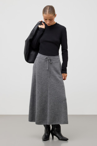 Джемперы женские для мам, артикул: ЕВТ 3353, цвет: черный